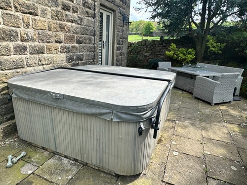 Solid hot tub used - solid,