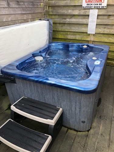 Hot tub seater - 4, spa